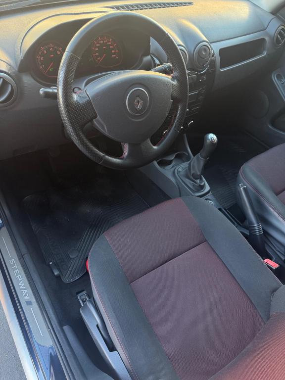 RENAULT Sandero - Foto