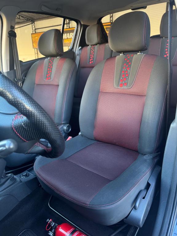 RENAULT Sandero - Foto