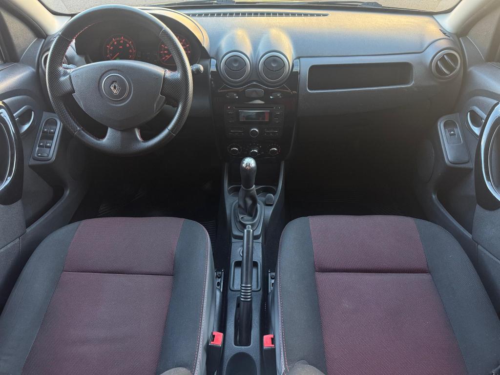 RENAULT Sandero - Foto