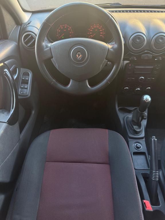 RENAULT Sandero - Foto