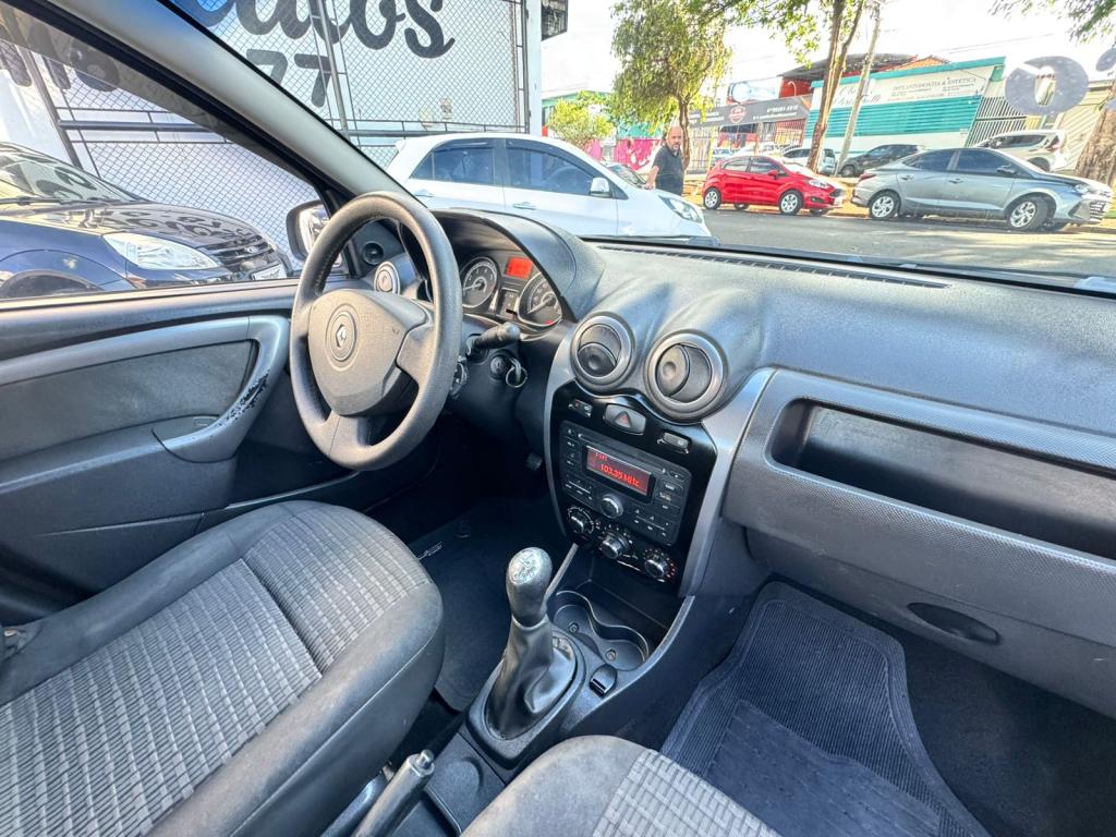 RENAULT Sandero - Foto