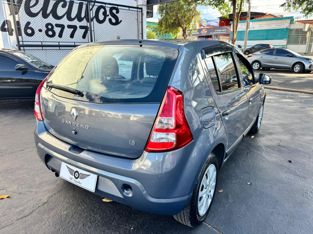 RENAULT Sandero - Foto