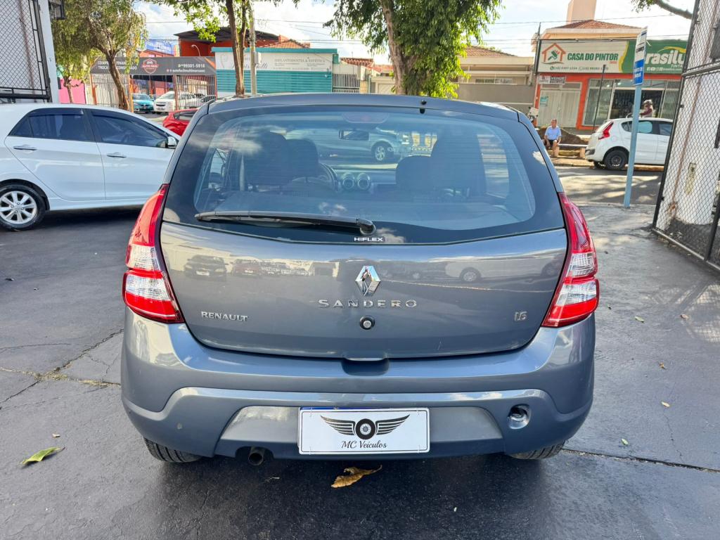 RENAULT Sandero - Foto