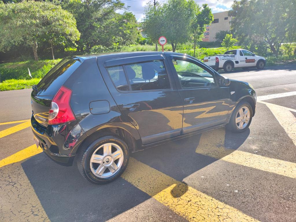 RENAULT Sandero - Foto