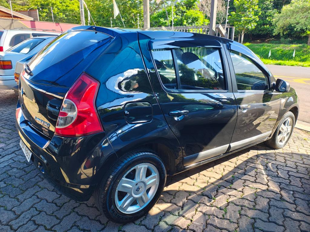 RENAULT Sandero - Foto