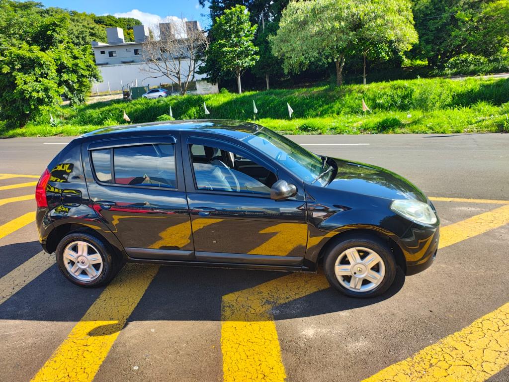 RENAULT Sandero - Foto