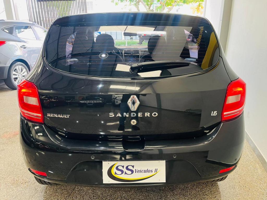 RENAULT Sandero - Foto