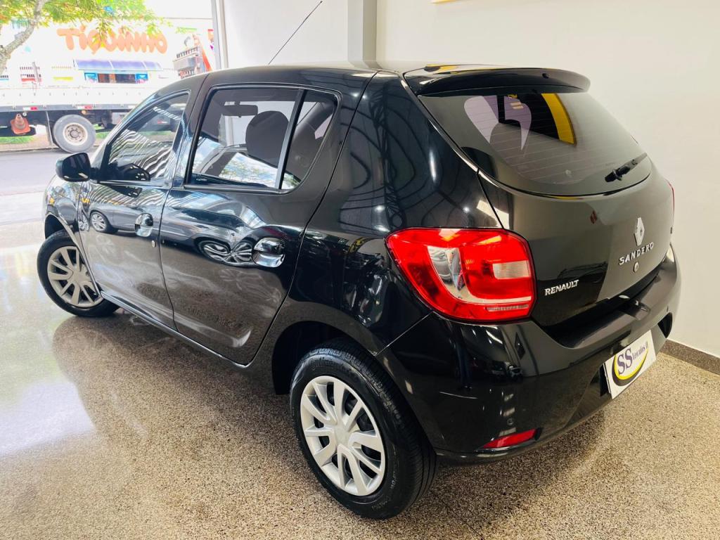 RENAULT Sandero - Foto