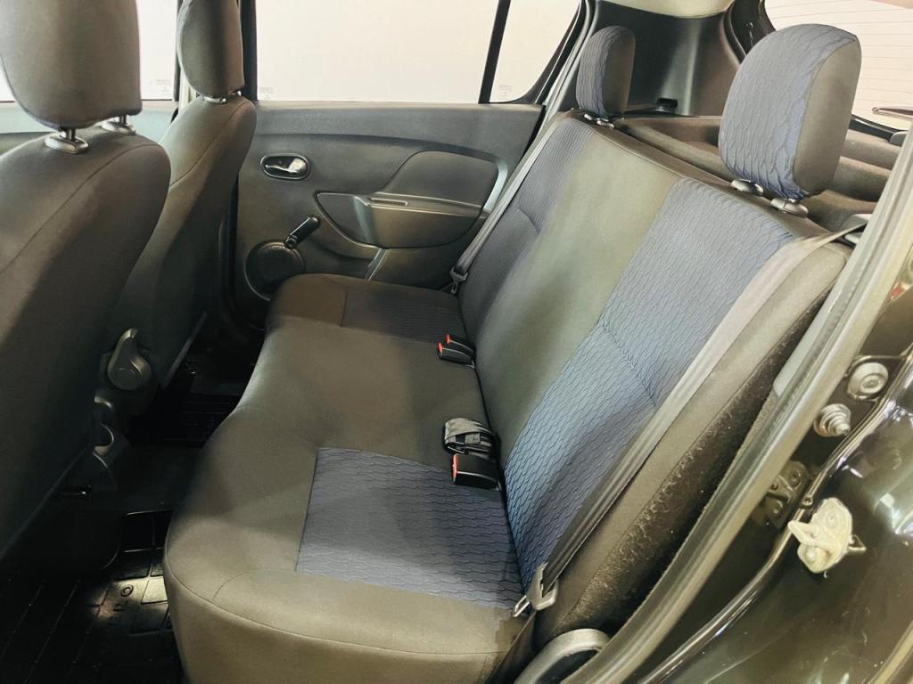 RENAULT Sandero - Foto