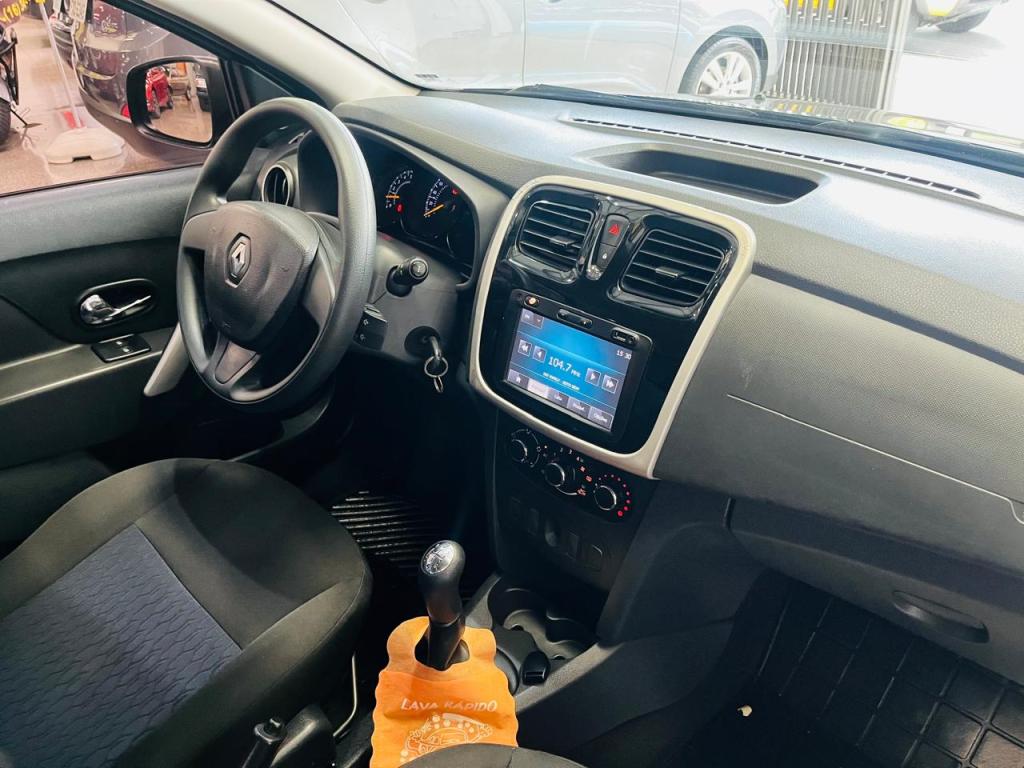 RENAULT Sandero - Foto