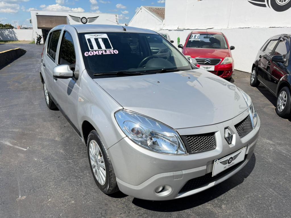 RENAULT Sandero - Foto