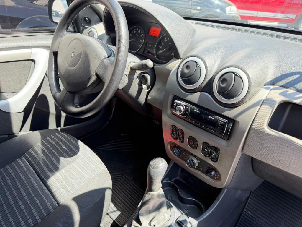 RENAULT Sandero - Foto