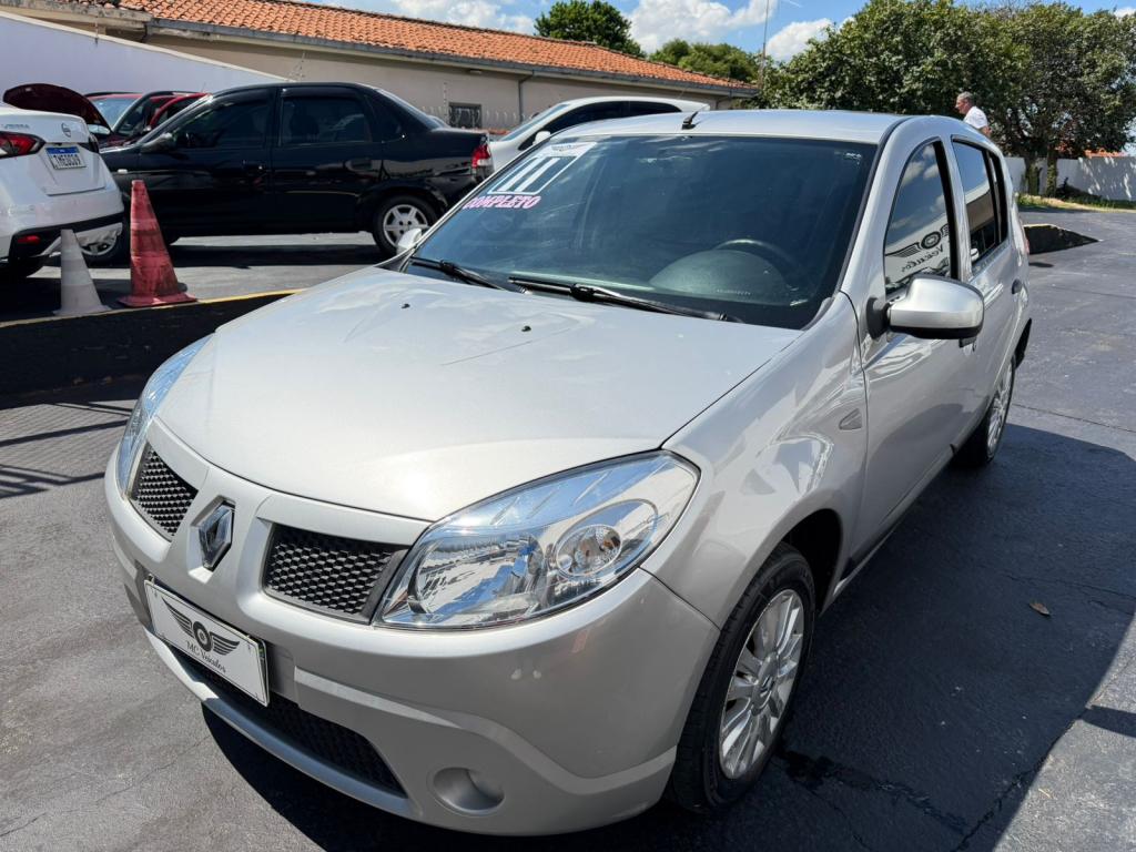 RENAULT Sandero - Foto