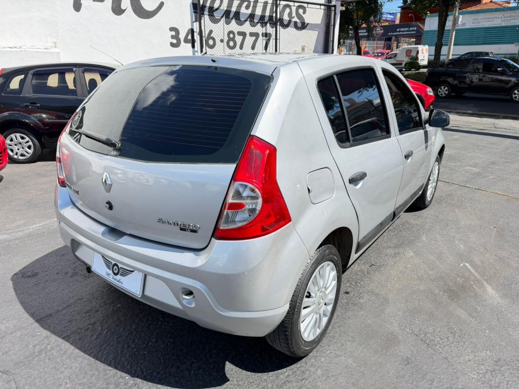 RENAULT Sandero - Foto
