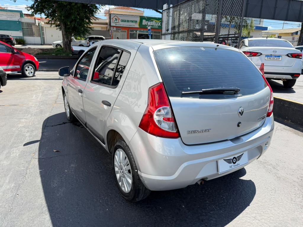 RENAULT Sandero - Foto