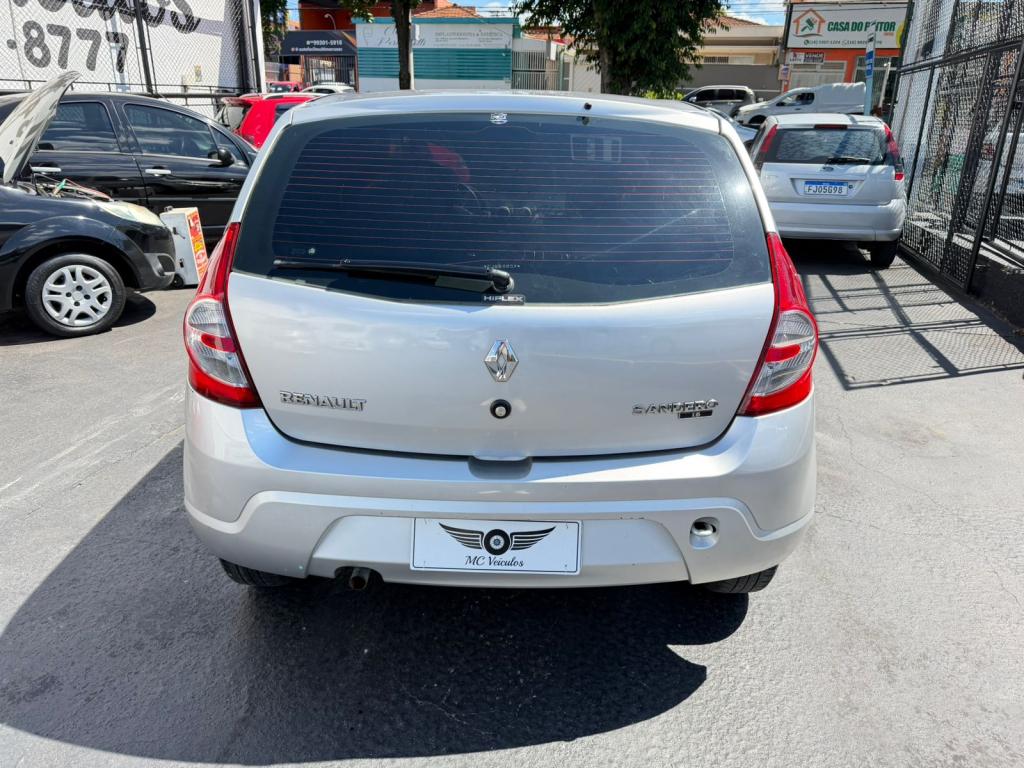 RENAULT Sandero - Foto