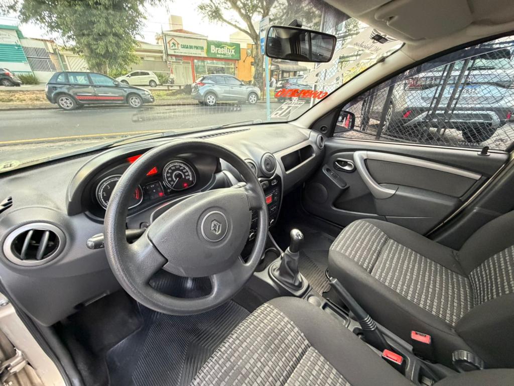 RENAULT Sandero - Foto