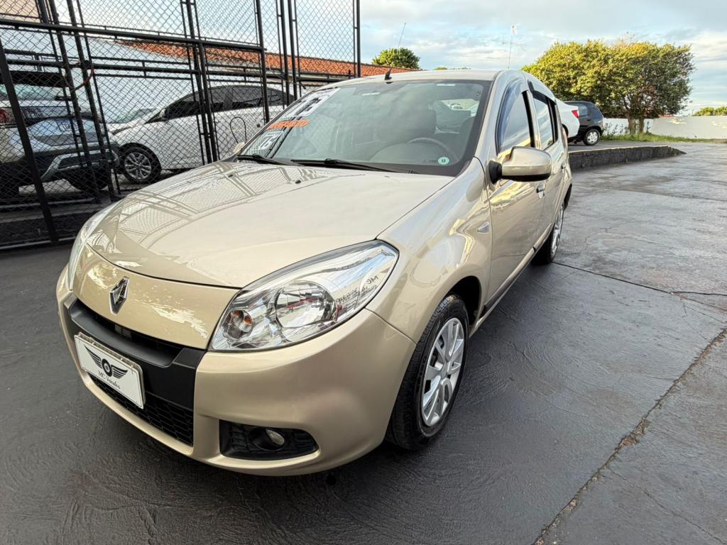 RENAULT Sandero - Foto