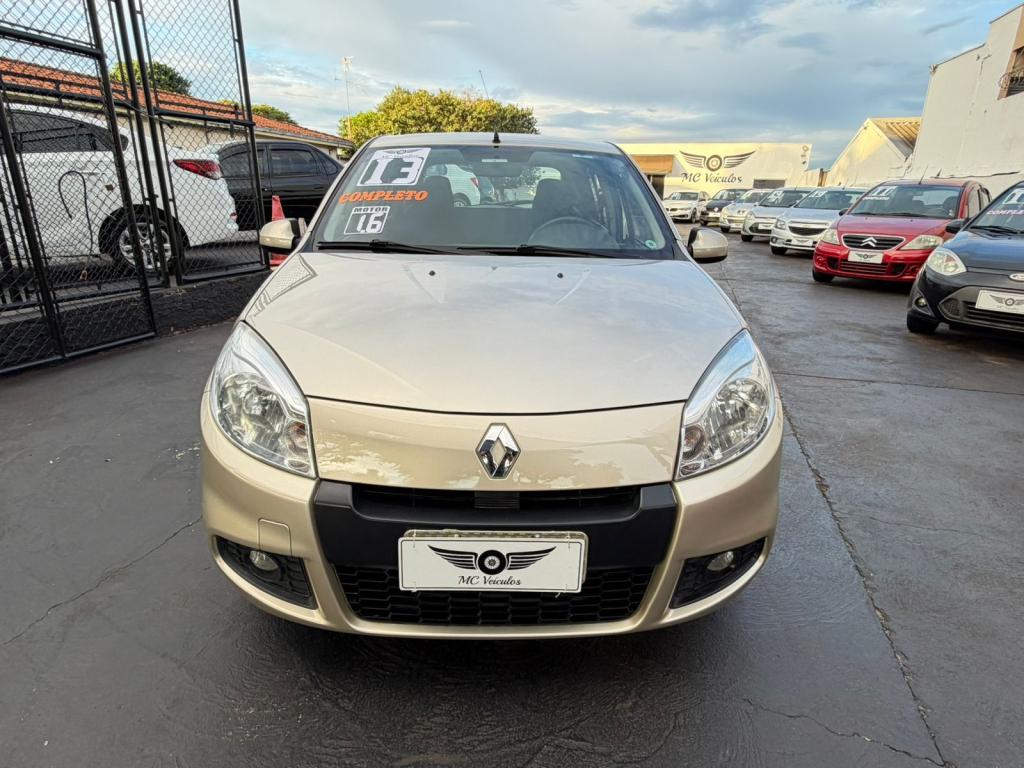 RENAULT Sandero - Foto