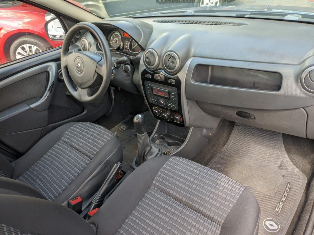 RENAULT Sandero - Foto