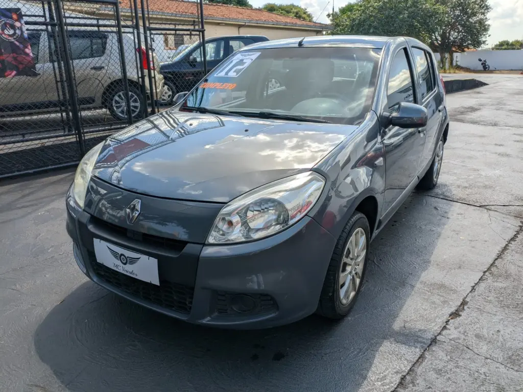 RENAULT Sandero - Foto
