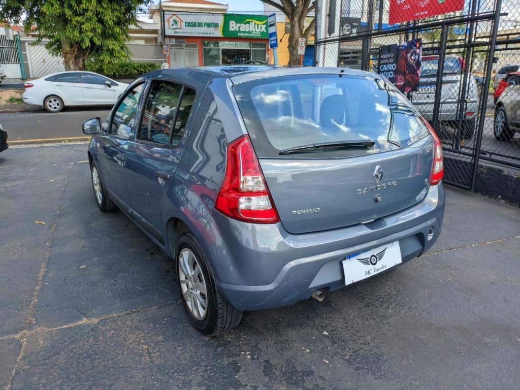 RENAULT Sandero - Foto