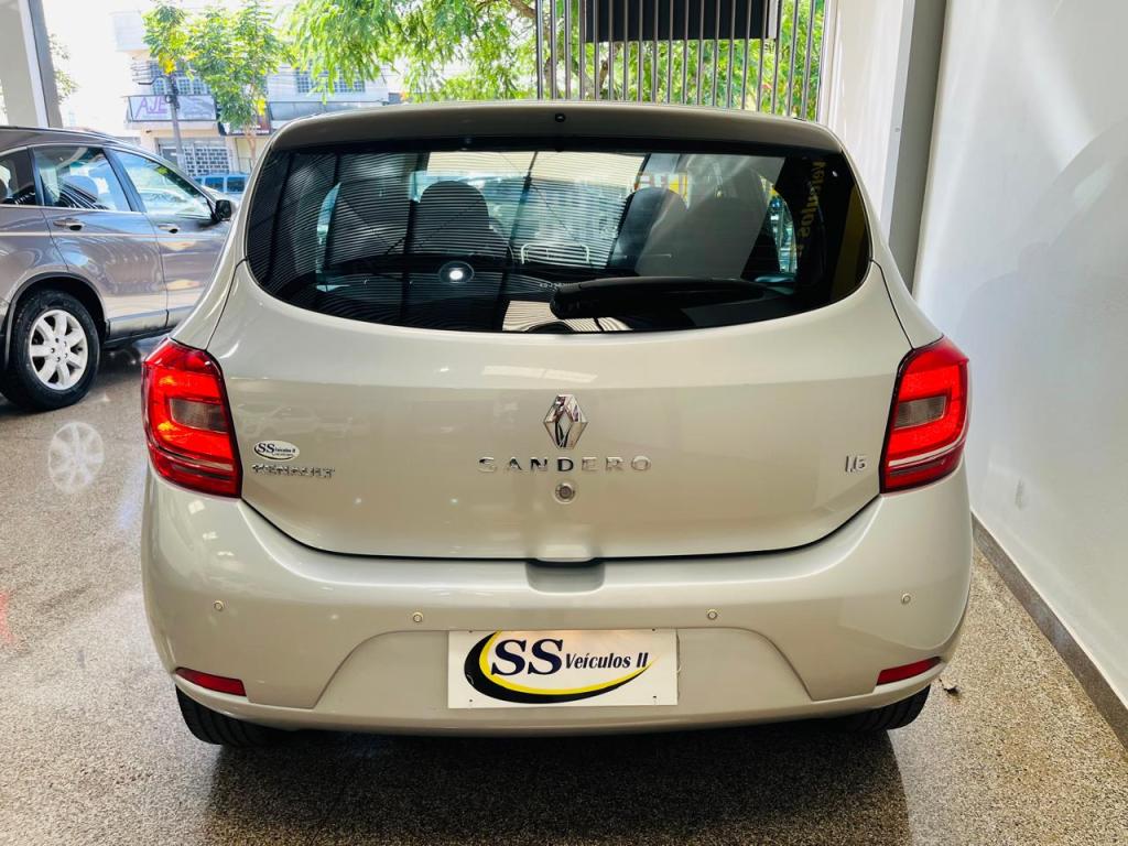 RENAULT Sandero - Foto