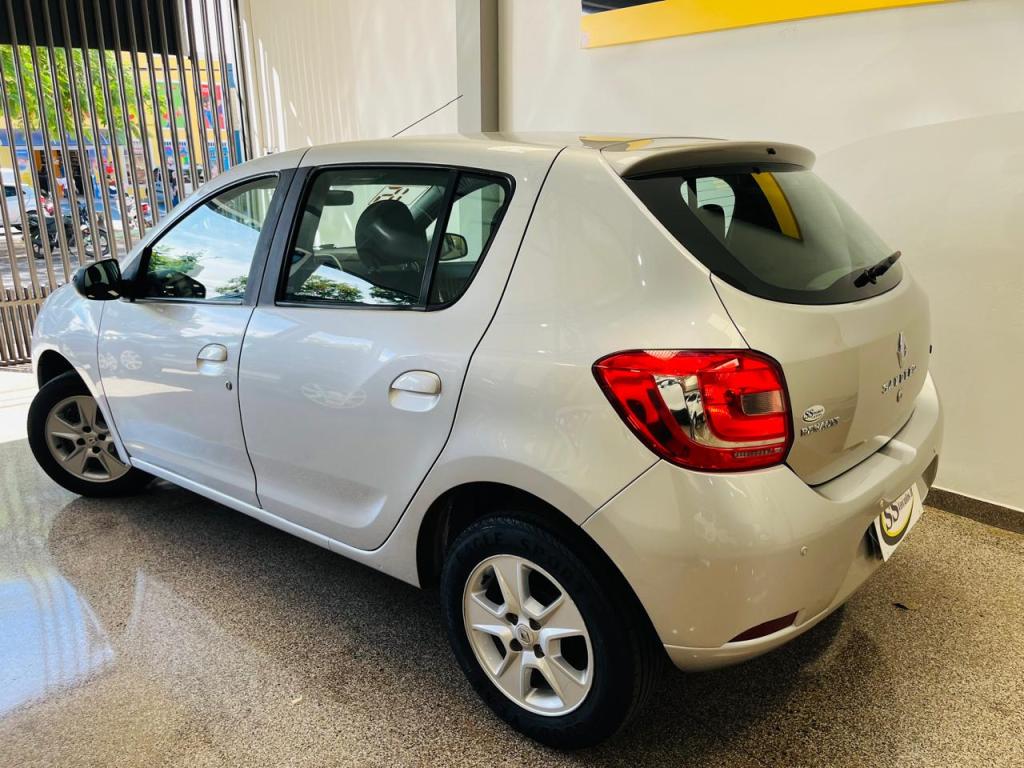RENAULT Sandero - Foto