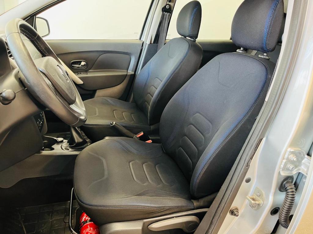 RENAULT Sandero - Foto