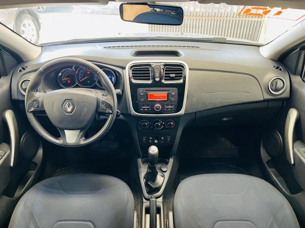 RENAULT Sandero - Foto