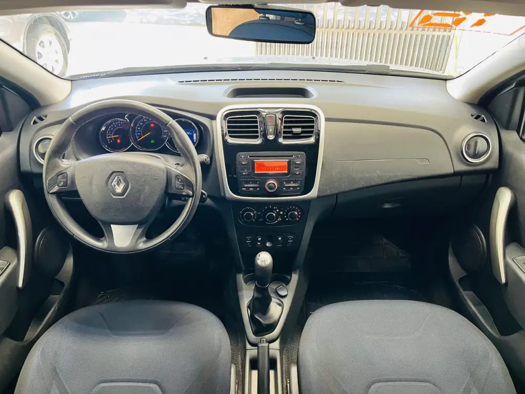 RENAULT Sandero - Foto