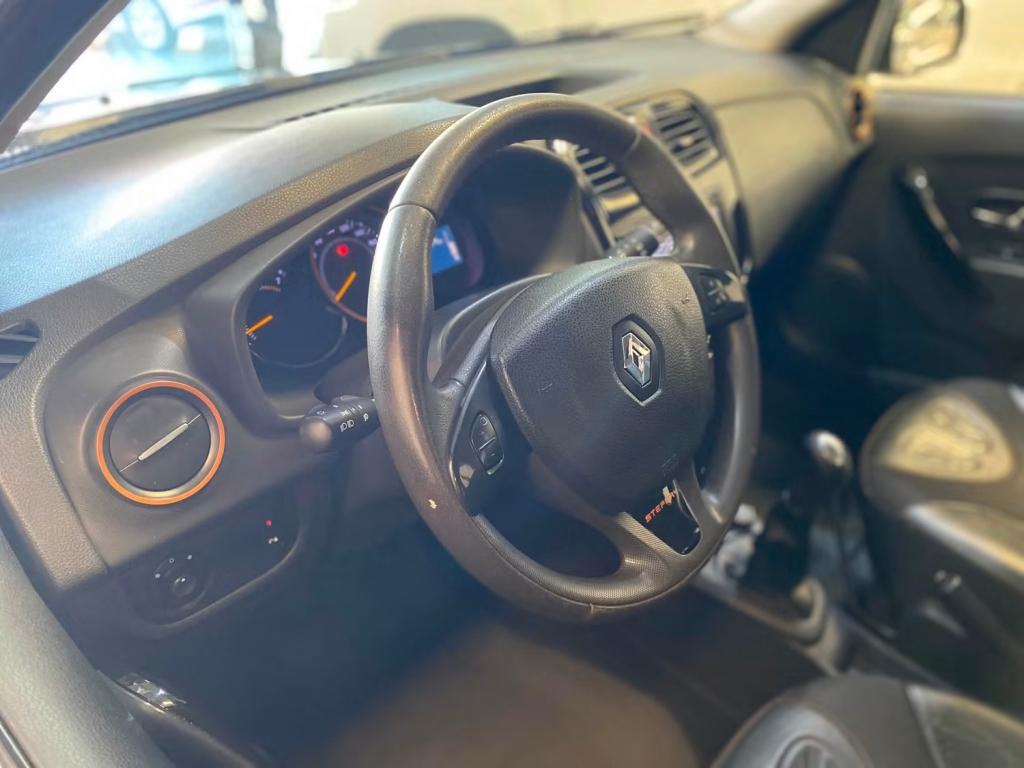 RENAULT Sandero - Foto
