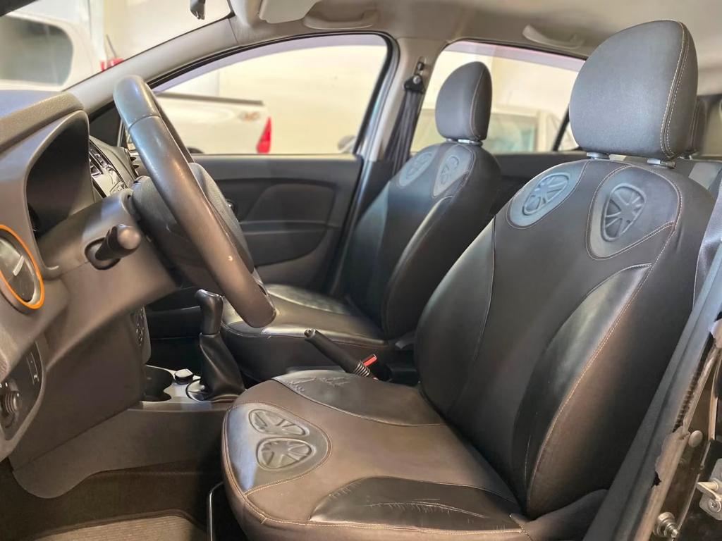 RENAULT Sandero - Foto