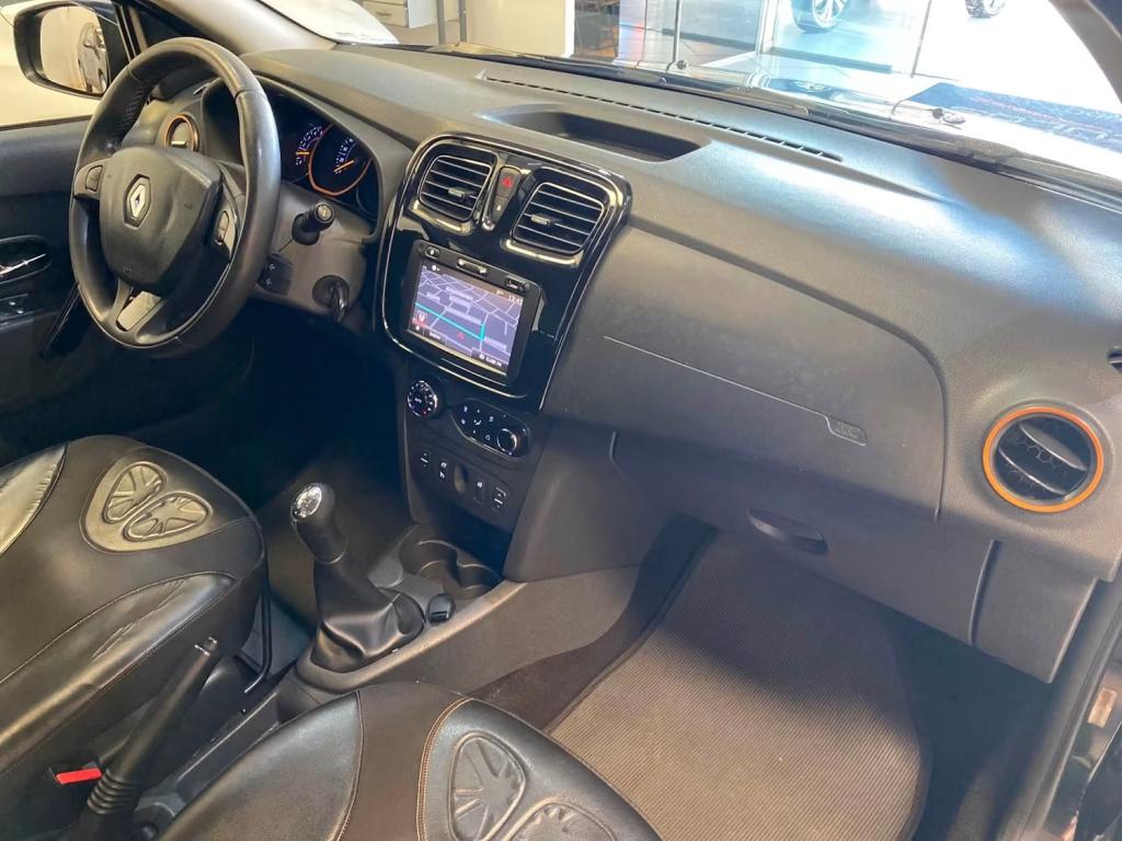 RENAULT Sandero - Foto