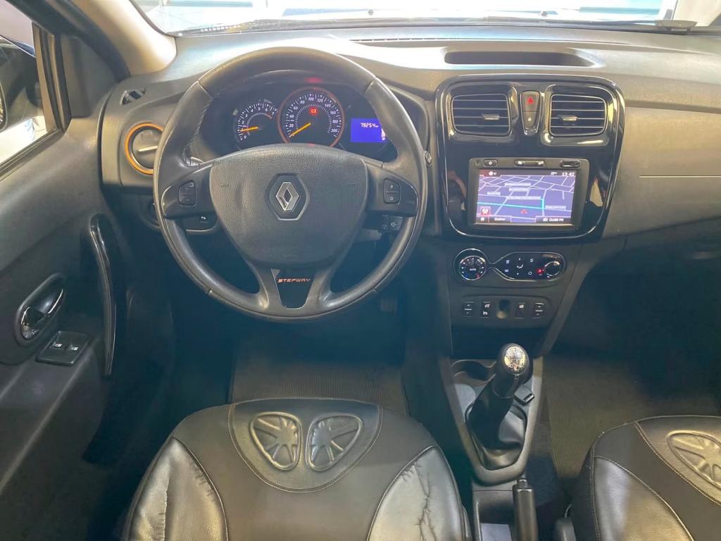 RENAULT Sandero - Foto