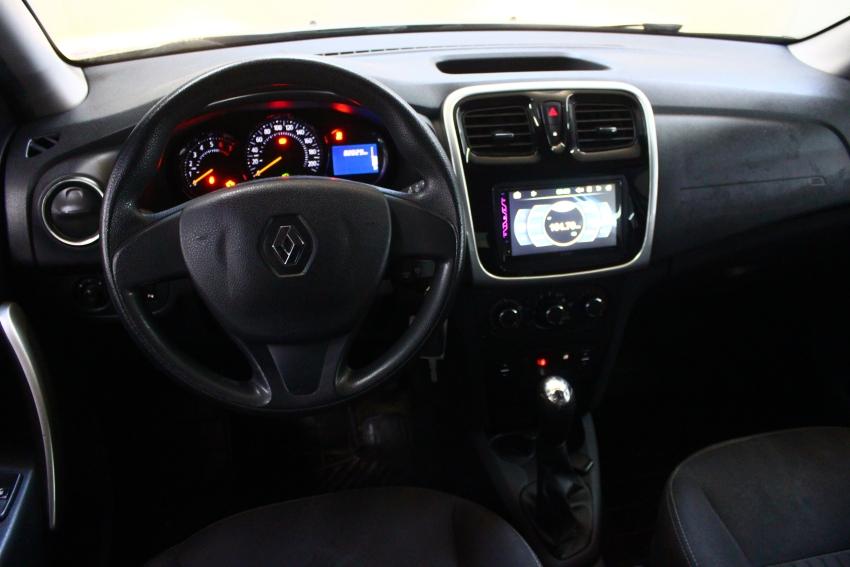 RENAULT Sandero - Foto