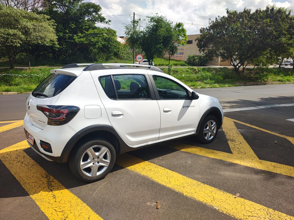 RENAULT Sandero - Foto