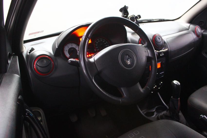 RENAULT Sandero - Foto