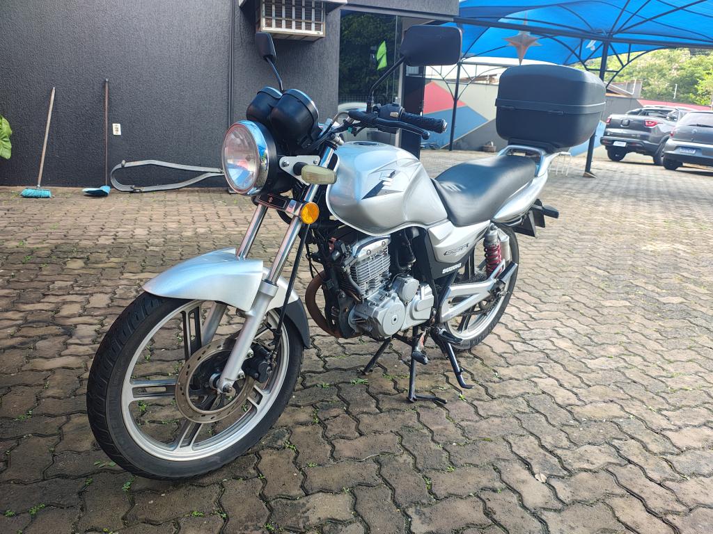 SUZUKI GSR 150 - Foto