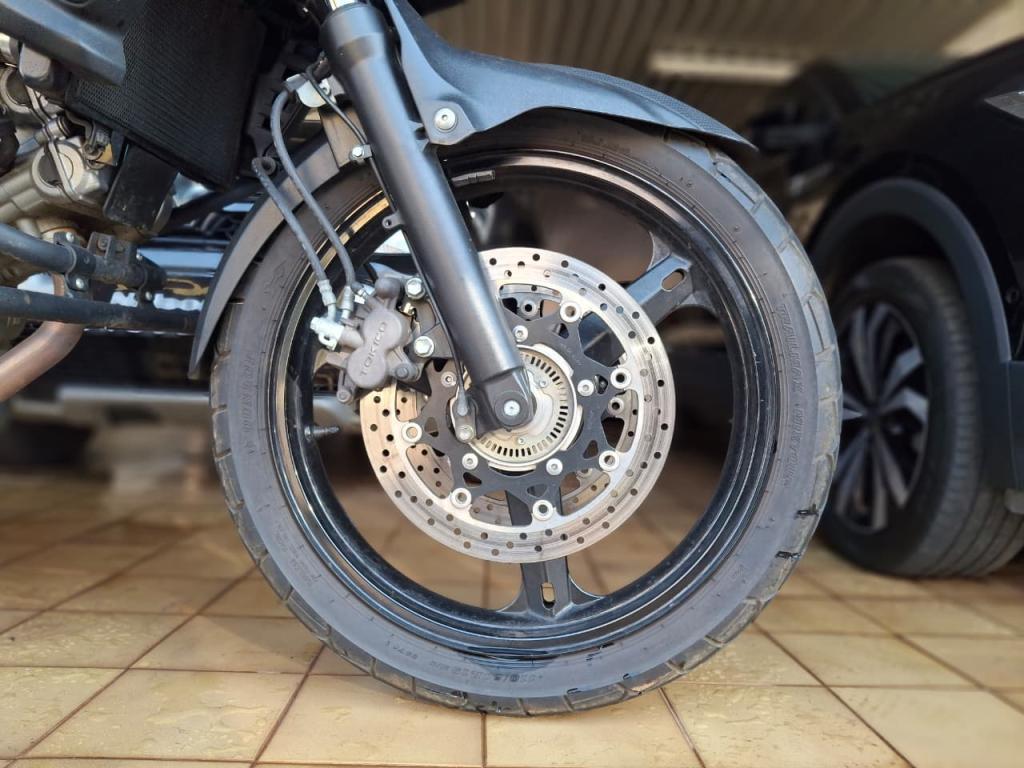 SUZUKI V-Strom DL 650 - Foto