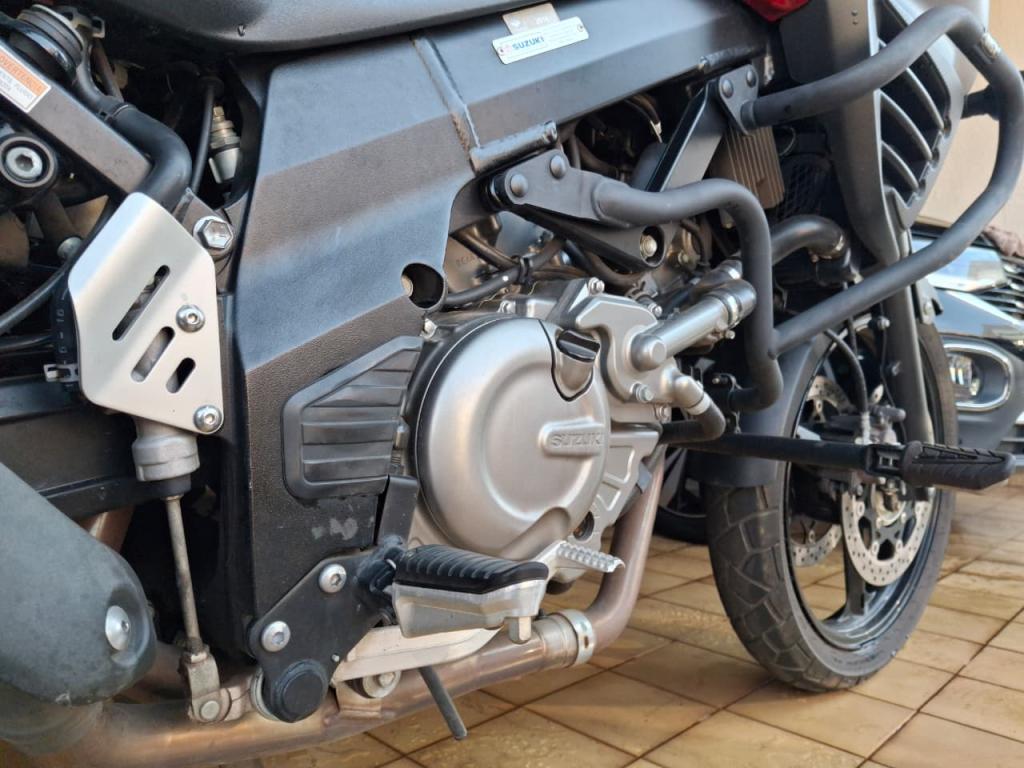 SUZUKI V-Strom DL 650 - Foto