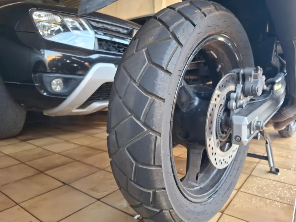 SUZUKI V-Strom DL 650 - Foto