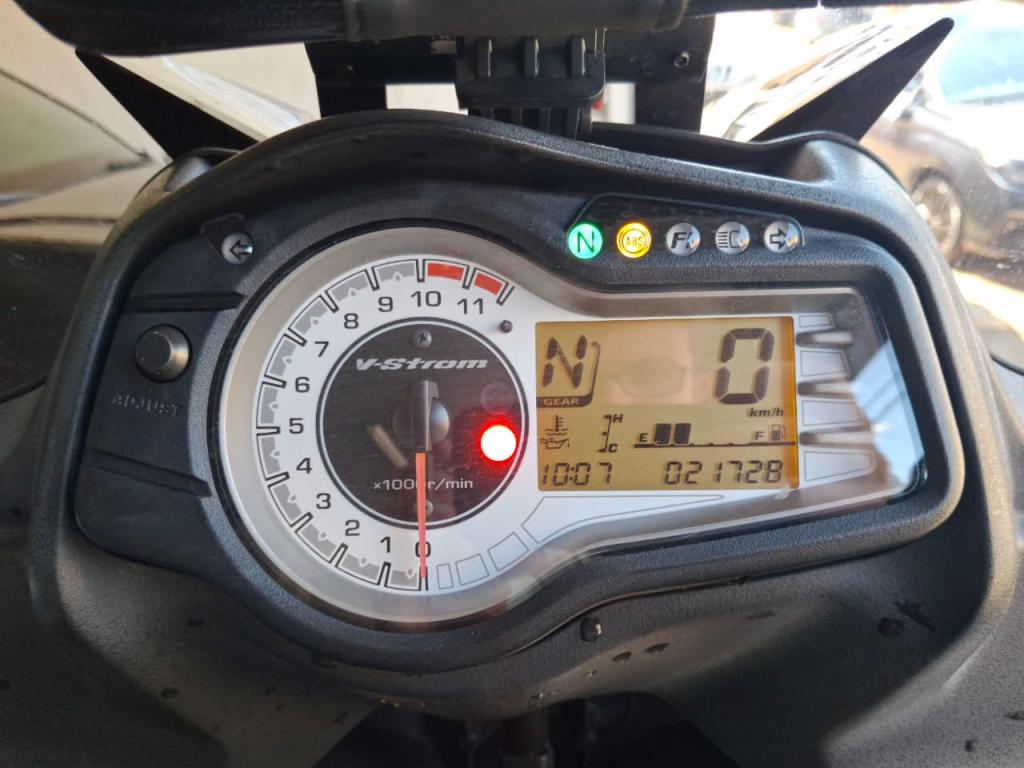 SUZUKI V-Strom DL 650 - Foto