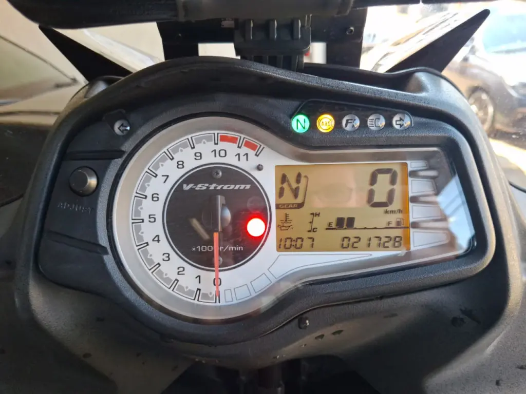 SUZUKI V-Strom DL 650 - Foto
