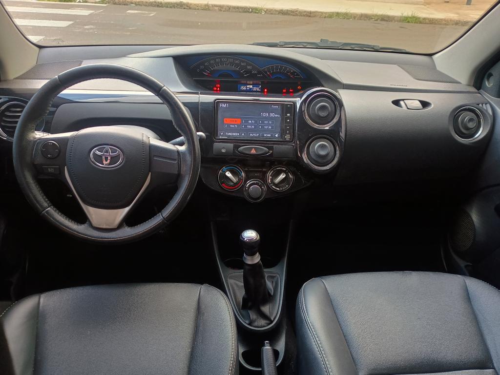 TOYOTA Etios Cross - Foto