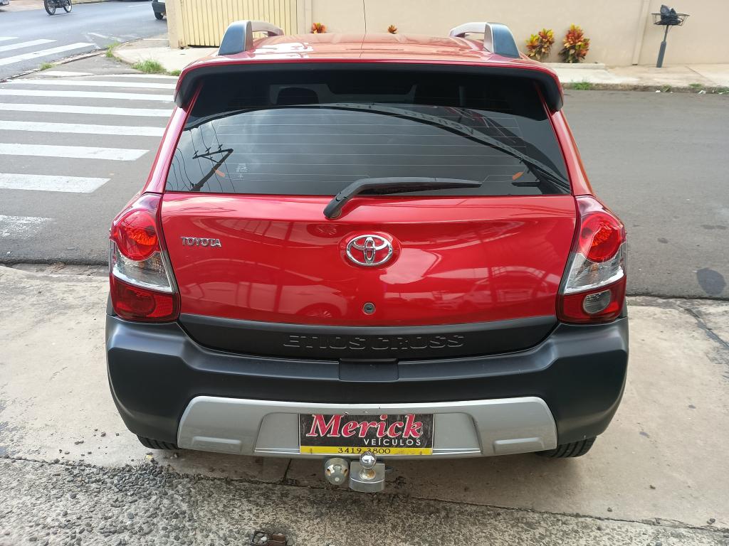 TOYOTA Etios Cross - Foto