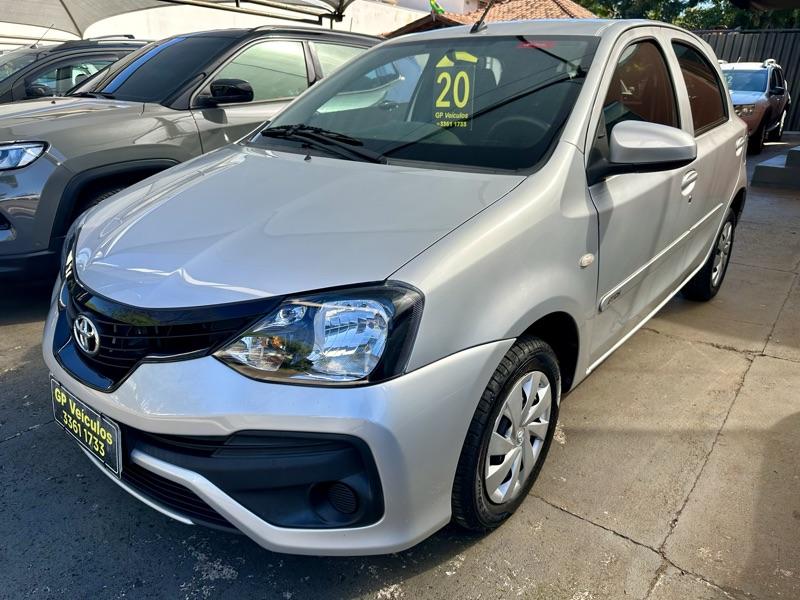 TOYOTA Etios Cross - Foto