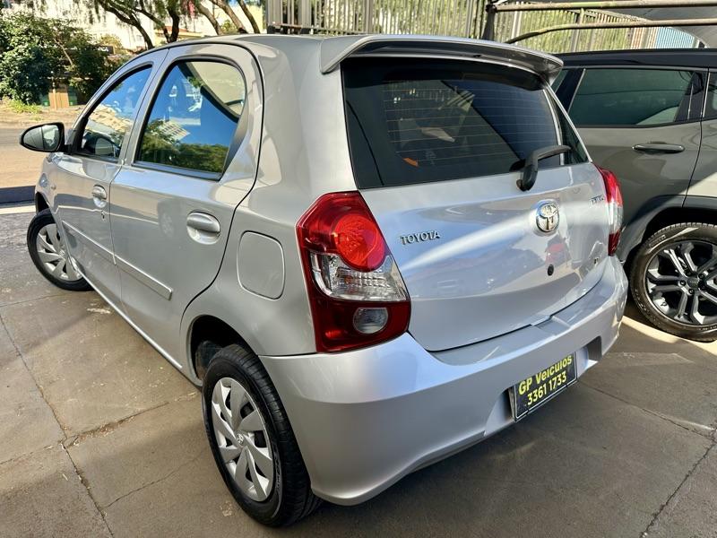 TOYOTA Etios Cross - Foto