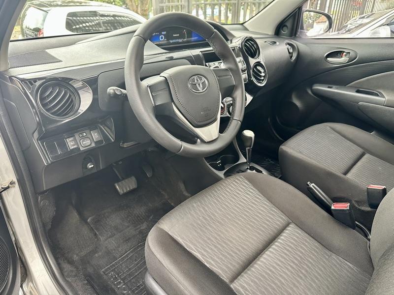 TOYOTA Etios Cross - Foto