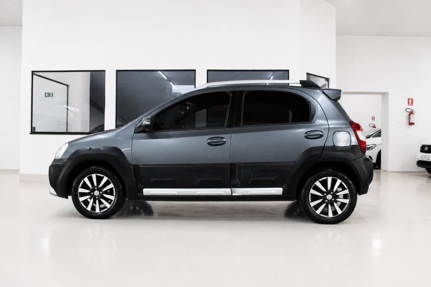 TOYOTA Etios Cross - Foto